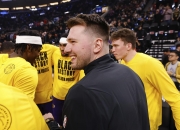 开云体育下载-湖人绝杀灰熊，西蒙斯绝境逆转的简单介绍