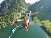 开云体育-欧冠半决赛之夜，爱德华兹的焦点战证明—从质疑到传奇的蜕变