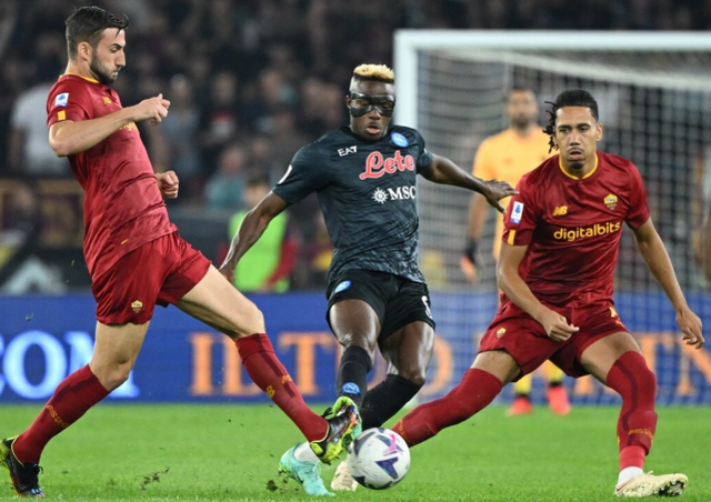 包含罗马主场失利，晋级前景蒙上阴影的词条