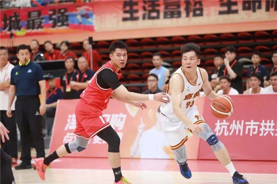 包含世界各国篮球队员共同争霸，体育精神传承的词条