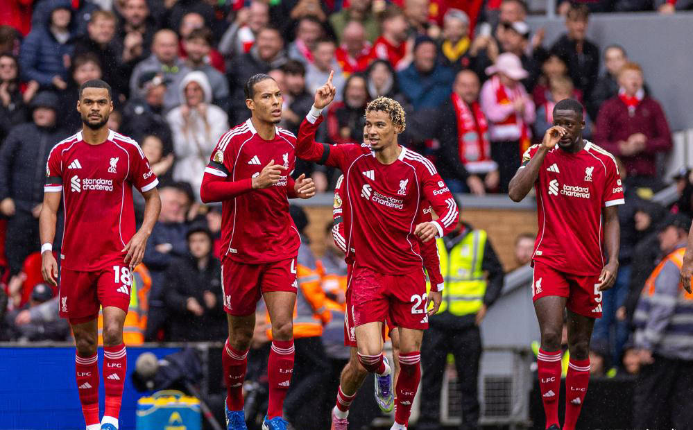 关于利物浦连续三连胜，稳固榜首位置的信息