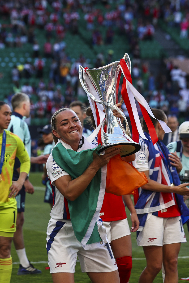 挪威队与英格兰队进行热身赛