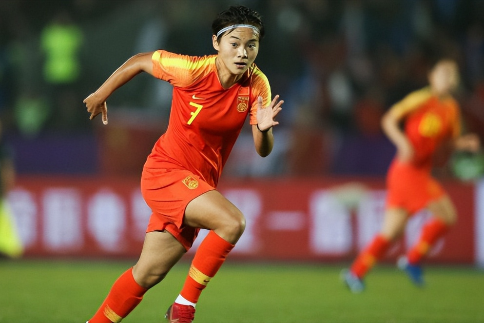 中国女足球员在国际赛场上崭露头角