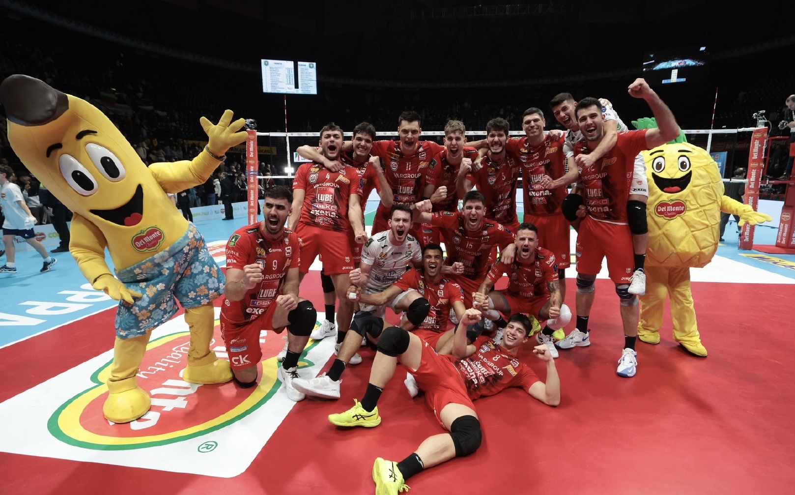 意大利展现强大表现，席卷小组赛