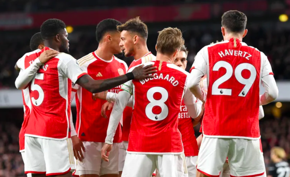 英超领头羊将在周中进行关键战役