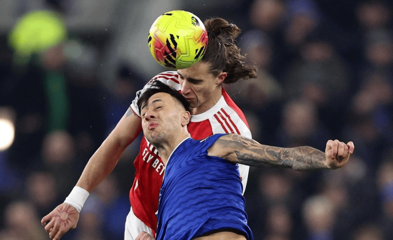 曼联门将扑救艰难,英超豪强迷失方向 曼联门将扑救艰难,英超豪强迷失方向