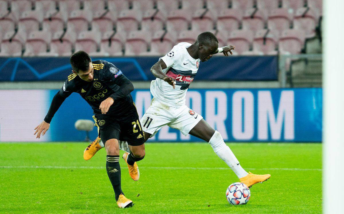 阿贾克斯客场逆转,豪取关键三分 阿贾克斯客场逆转,豪取关键三分