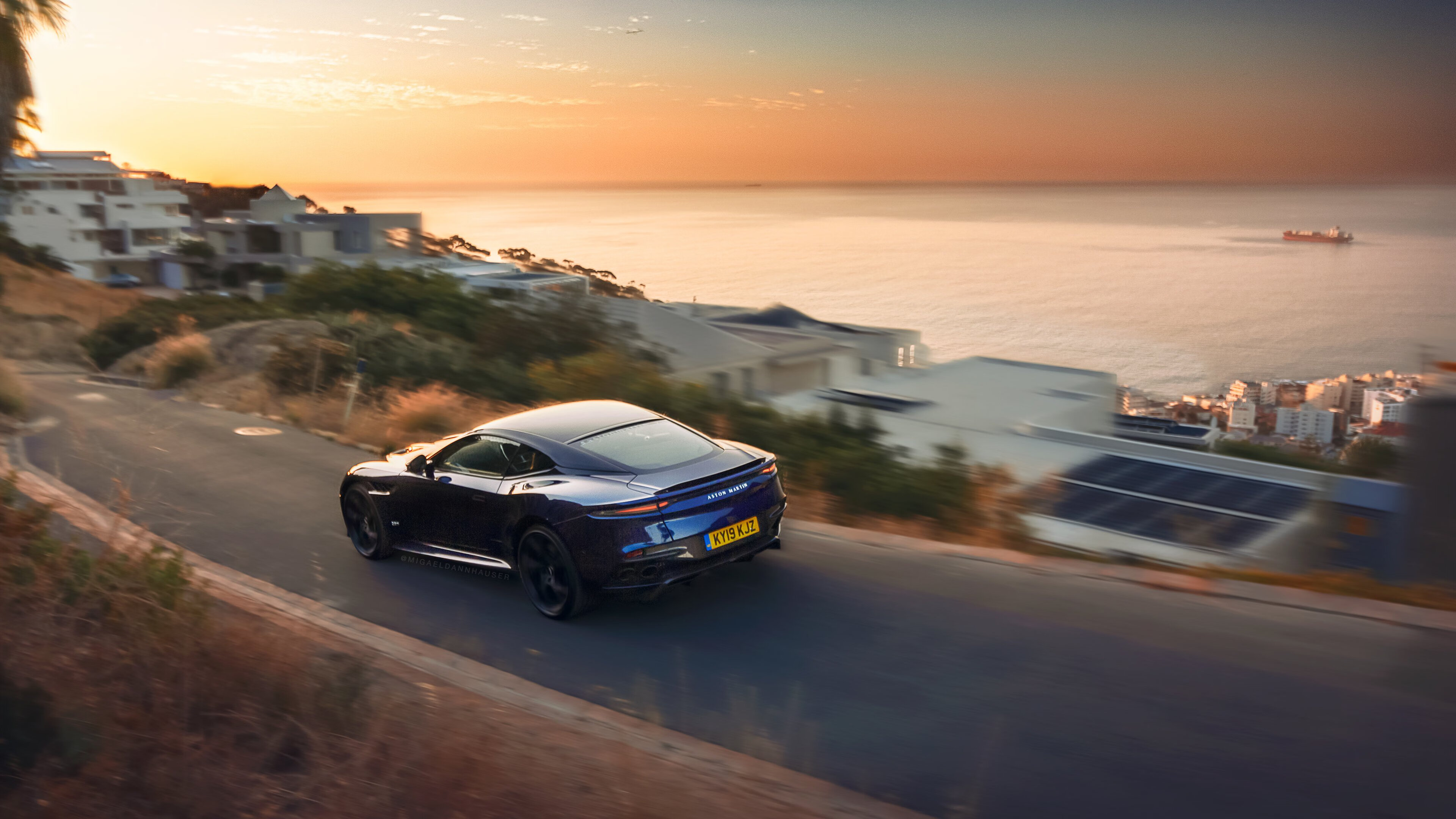 F1引擎轰鸣中的绿茵魔术师，三笘薰在街道赛之夜展现巨星价值