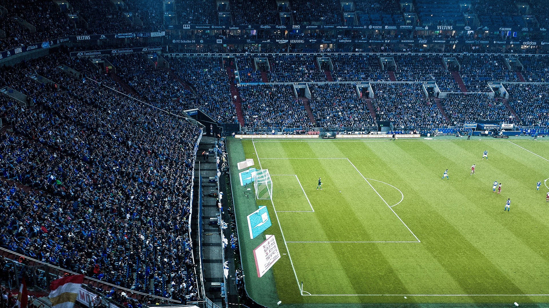 赛道与球场的双重奏，F1年度争冠焦点战与灰熊终结雄鹿的启示