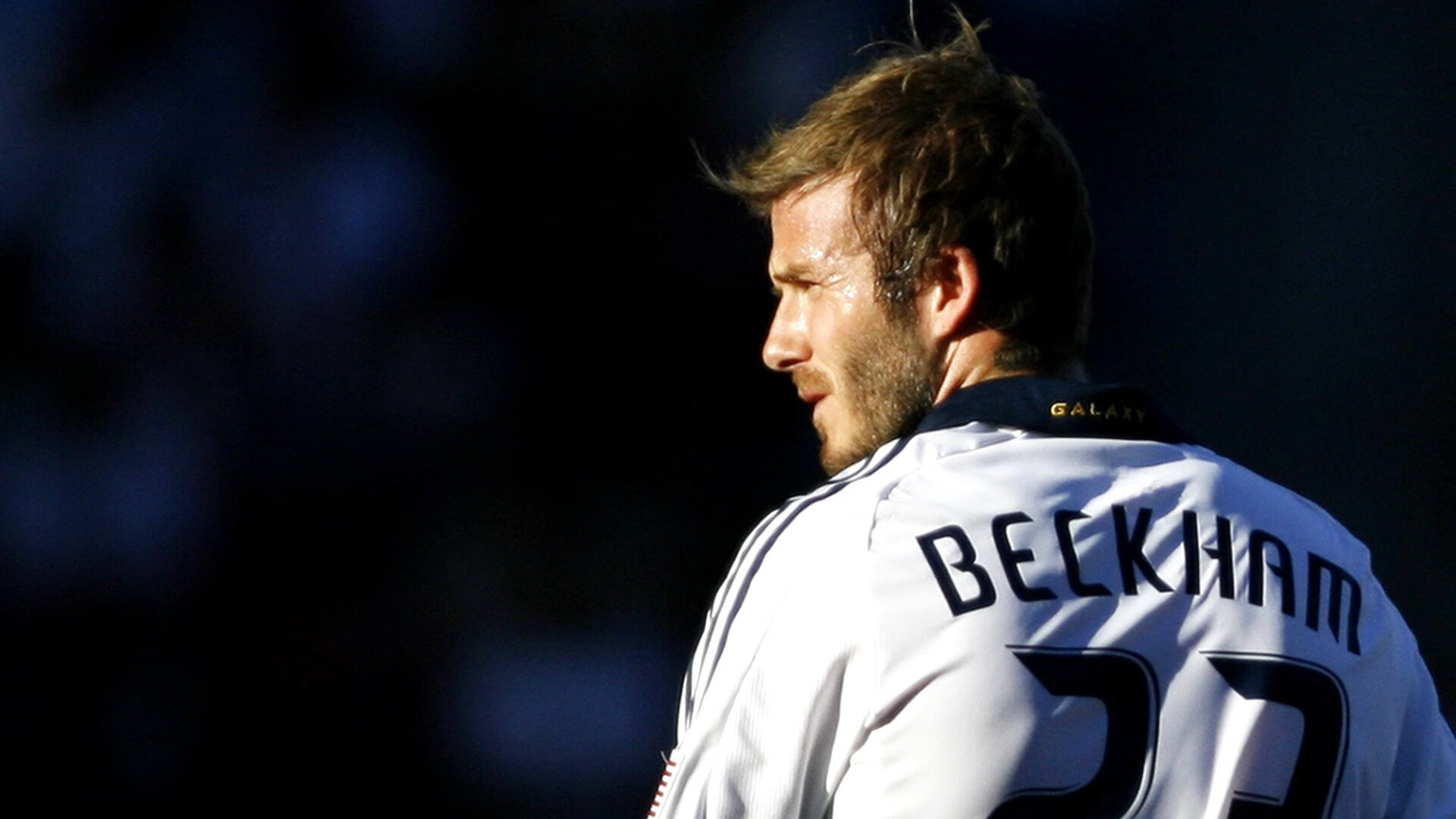 赛道上的颠覆之夜，拉塞尔点燃赛场，梅赛德斯完胜法拉利